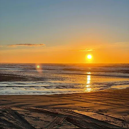 Oasis With The North Sea Behind 펜션
